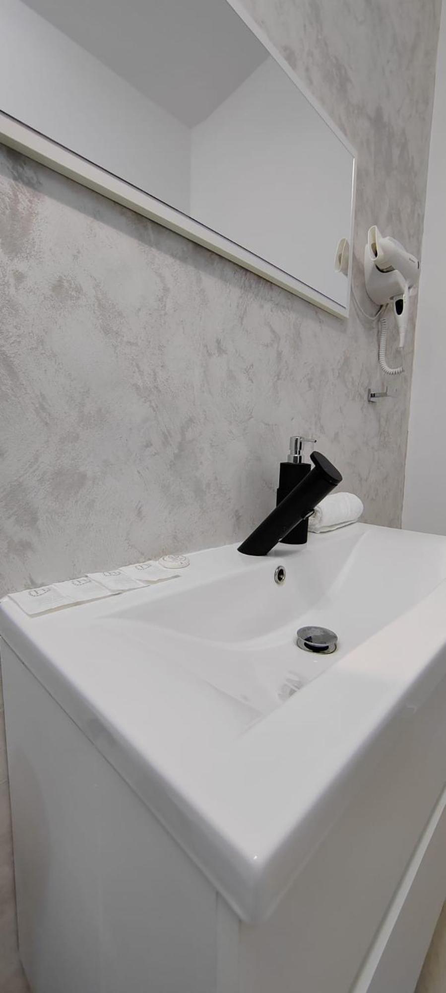 Casira Guesthouse Sînmartin 外观 照片